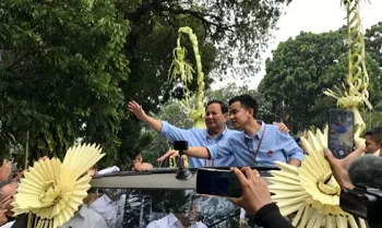 Pasangan Prabowo-Gibran Tiba di KPU RI untuk Mendaftar Pilpres 2024 13 Prabowo Subianto dan Gibran Rakabuming Raka