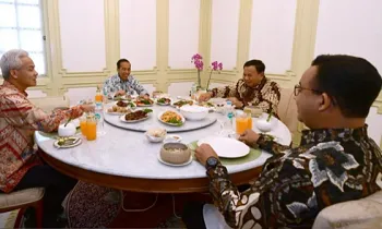 Jokowi Ajak Tiga Bakal Capres Makan Siang Bersama di Istana Merdeka 12 Presiden Joko Widodo makan siang bersama tiga calon presiden yang akan berpartisipasi pada pemilihan presiden 2024, yaitu Prabowo Subianto, Ganjar Pranowo, dan Anies Baswedan di Istana Merdeka, Jakarta
