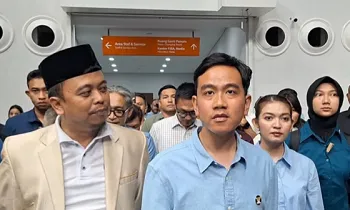 Gibran Hadiri Silaturahmi Desa Bersatu di GBK, Sambut Ribuan Kepala Desa dan Tokoh Nasional 3 Calon wakil presiden Koalisi Indonesia Maju (KIM) Gibran Rakabuming Raka