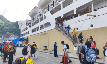 Persiapan PT Pelni Jayapura Hadapi Lonjakan Penumpang Natal dan Tahun Baru 3 Suasana penumpang di Pelabuhan Jayapura
