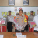 Ancaman 10 Tahun Penjara Untuk Pembacok Polisi di Konawe Selatan 8 Wakapolres Konsel Kompol Dedi Hartoyo (tengah) bersama Kasat Reskrim AKP Nyoman Gede Arya (kanan) saat melakukan konferensi pers