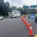 Arus lalu lintas Tol Jakarta-Cikampek dialihkan ke GT Kalihurip 8 Petugas mengalihkan arus lalu lintas di Tol Jakarta-Cikampek