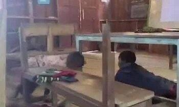 Siswa SD di Intan Jaya Berlindung Saat KKB Serang Pos Satgas Damai Cartenz 6 viral siswa sd di intan jaya ketakutan saat dengar suara tembakan dari kkb 169