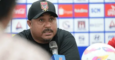 Isu Pemecatan Imran Nahumarury, Malut United Janji Segera Buka Suara 1 Pelatih Kepala Malut United FC, Imran Nahumarury di Ternate, Minggu (15/6/2025)