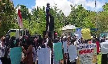 Ratusan Guru Honorer Madrasah di SBB Gelar Aksi Tuntut Transparansi Seleksi PPPK 6 demo guru