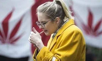 Studi Baru Ungkap Ganja Bisa Ganggu Kesuburan Perempuan 3 studi baru