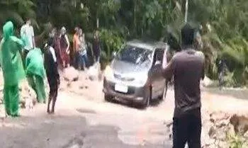 Hujan Picu Longsor di Gunung SS, Akses Jalan Lintas Seram Terganggu 6 longsor gunung ss