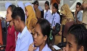 Dispora dan PWI Maluku Tengah Gelar Pelatihan Jurnalistik Bagi Pelajar SMA 6 Dispora dan PWI Maluku Tengah Gelar Pelatihan Jurnalistik Bagi Pelajar SMA