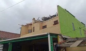 Total 20 Rumah Rusak Diterjang Puting Beliung di Bojonggede Bogor 2 Total 20 Rumah Rusak Diterjang Puting Beliung di Bojonggede Bogor