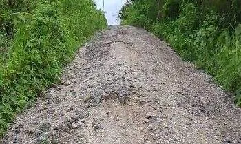 Jalan Rusak Parah, Warga Desak Bupati dan DPRD KKT Segera Bertindak 5 Jalan Rusak Parah, Warga Desak Bupati dan DPRD KKT Segera Bertindak