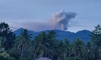 Gunung Dukono Erupsi, Abu Vulkanik Capai 1.000 Meter 20 Gunung Dukono Erupsi, Abu Vulkanik Capai 1.000 Meter