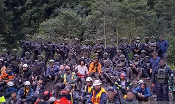 TNI Evakuasi Karyawan Freeport Terjebak OPM di Papua 6 TNI Evakuasi Karyawan Freeport Terjebak OPM di Papua
