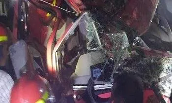 Mobil Damkar Tertindih Pohon Beringin Terbakar di Desa Ngufar, Tiga Petugas Luka-luka 3 Mobil Damkar Tertindih Pohon Beringin Terbakar di Desa Ngufar, Tiga Petugas Luka-luka