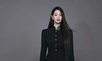 Louis Vuitton Memperkenalkan Shin Min Ah sebagai House of Ambassador 7 Louis Vuitton Memperkenalkan Shin Min Ah sebagai House of Ambassador