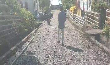 Jalan Utama Desa Sanahu Rusak, Warga Minta Perhatian Pemerintah 4 Jalan Utama Desa Sanahu Rusak, Warga Minta Perhatian Pemerintah