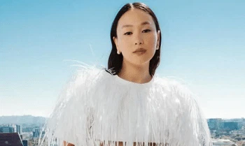 Yerin Ha Ceritakan Reaksi Neneknya Saat Menonton “Bridgerton” 5 Yerin Ha Ceritakan Reaksi Neneknya Saat Menonton “Bridgerton”