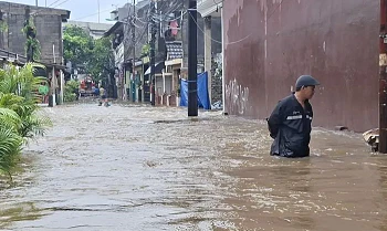 Banjir di Cipinang Melayu Capai 1,5 Meter 7 Banjir di Cipinang Melayu Capai 1,5 Meter