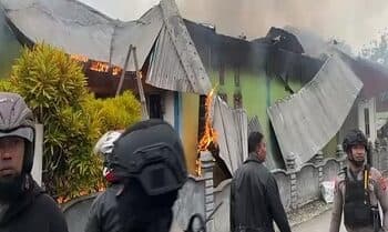 Bentrok Antar Pemuda di Maluku Tenggara, 1 Tewas dan Sejumlah Rumah Terbakar 4 Bentrok Antar Pemuda di Maluku Tenggara, 1 Tewas dan Sejumlah Rumah Terbakar