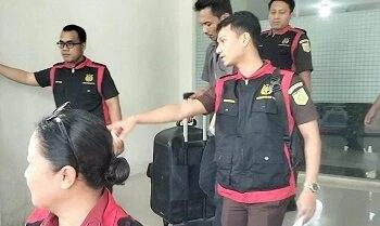 Kajari Geledah Bapplitbangda dan Dinas Koperasi Maluku Tengah 3 Kajari Geledah Bapplitbangda dan Dinas Koperasi Maluku Tengah