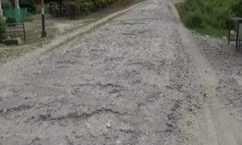 44 Tahun Jalan Rusak, Warga Desa Waetina Minta Perhatian Pemerintah 6 44 Tahun Jalan Rusak, Warga Desa Waetina Minta Perhatian Pemerintah