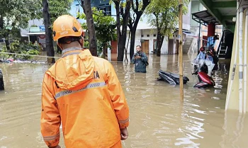 Banjir Jakarta Meluas, 75 RT dan 19 Jalan Tergenang 7 Banjir Jakarta Meluas, 75 RT dan 19 Jalan Tergenang