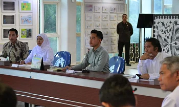 Gibran Pimpin Rakor Penanganan Banjir Tuban 6 Gibran Pimpin Rakor Penanganan Banjir Tuban