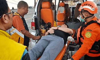 SAR Makassar Evakuasi ABK Vietnam yang Sakit Akut di Tengah Laut 7 SAR Makassar Evakuasi ABK Vietnam yang Sakit Akut di Tengah Laut