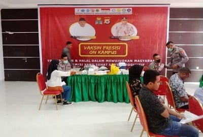 Polda Maluku Dan BEM Nusantara Gelar Vaksin Presisi On Kampus Serta Pembagian Bansos