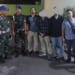 Tim Intel Kodam IX/Udayana saat mengamankan oknum anggota TNI yang diduga terlibat dalam penyerangan Kantor Satpol PP Denpasar.