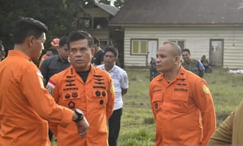 Kepala Basarnas Kusworo didampingi Direktur Operasi Basarnas Edy Prakoso (kiri)