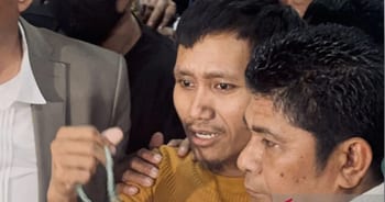 Pegi Setiawan saat keluar dari Gedung Direktorat Tahanan dan Barang Bukti (Dittahti) Polda Jabar, Kota Bandung