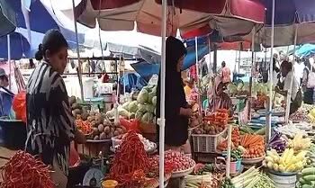 Jelang Idul Fitri 1447 H, Harga Sembako di Pasar Mardika Ambon Mulai Naik