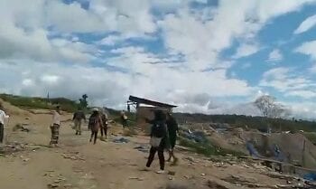 Viral, Ibu-Ibu Protes Dugaan Aktivitas Tambang Ilegal Masih Berlangsung di Gunung Botak